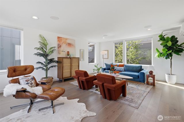 2415 NE 77th Street, Seattle, WA 98115