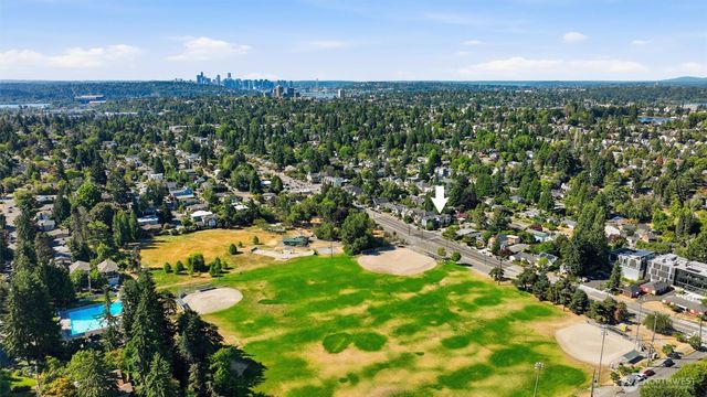 2415 NE 77th Street, Seattle, WA 98115