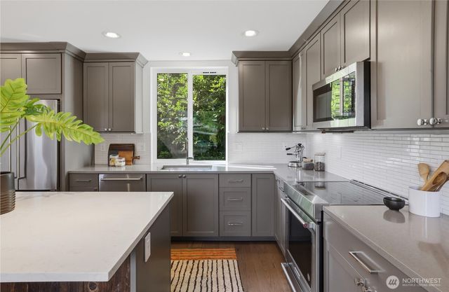 2415 NE 77th Street, Seattle, WA 98115