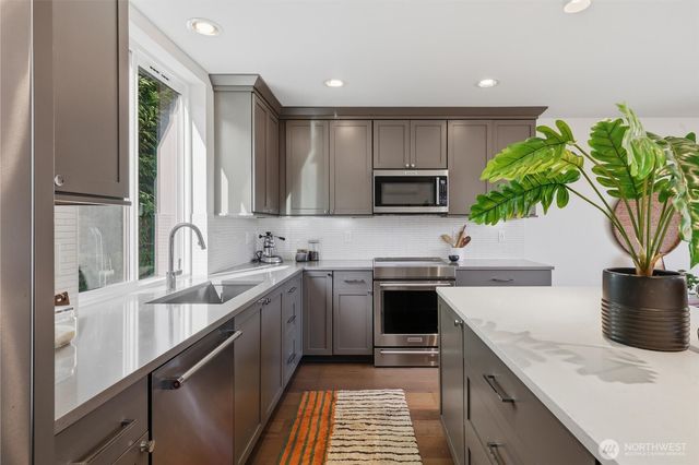 2415 NE 77th Street, Seattle, WA 98115