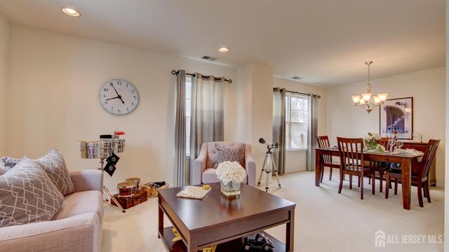 32 Manley Road, Pennington, NJ 08534