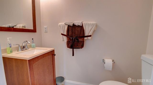 32 Manley Road, Pennington, NJ 08534