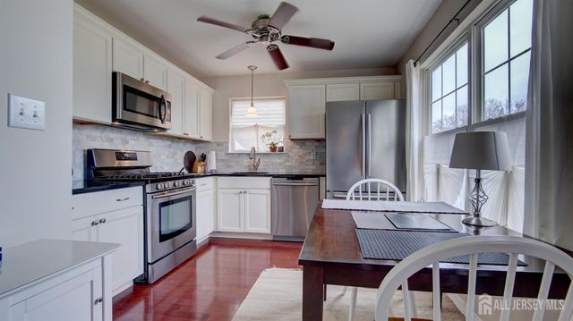 32 Manley Road, Pennington, NJ 08534