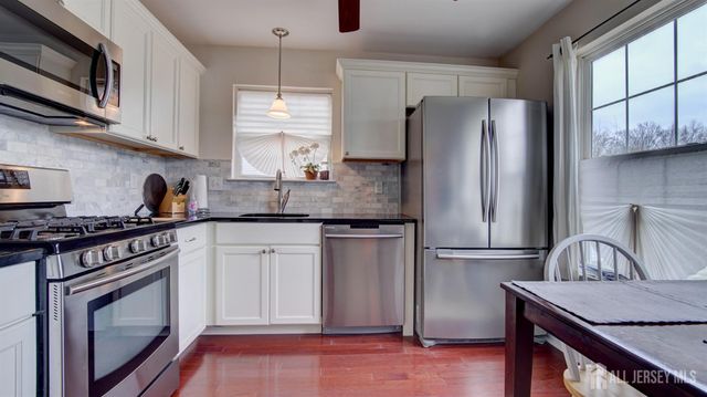 32 Manley Road, Pennington, NJ 08534