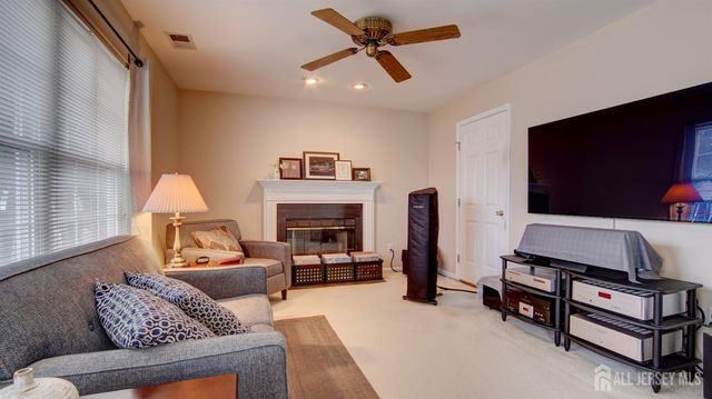 32 Manley Road, Pennington, NJ 08534