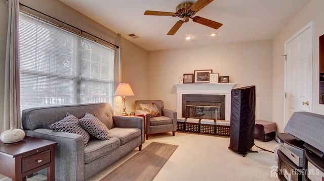 32 Manley Road, Pennington, NJ 08534