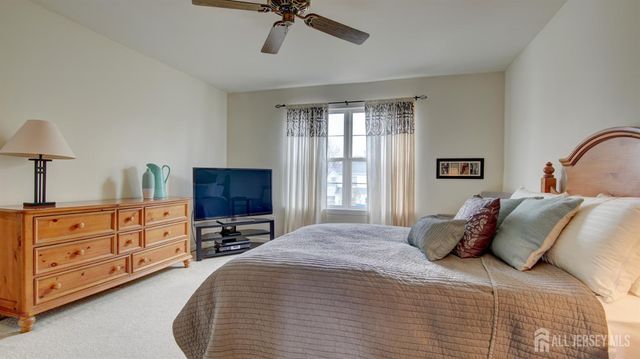 32 Manley Road, Pennington, NJ 08534