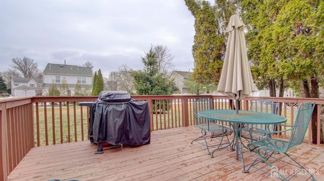 32 Manley Road, Pennington, NJ 08534