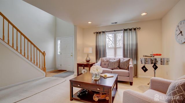 32 Manley Road, Pennington, NJ 08534