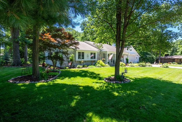 1910 GLENWOOD Drive, Moline, IL 61265