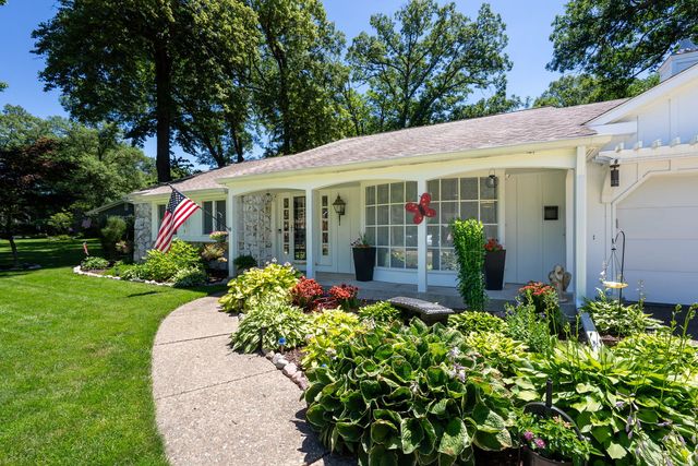 1910 GLENWOOD Drive, Moline, IL 61265