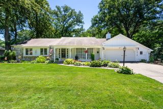 1910 GLENWOOD Drive, Moline, IL 61265