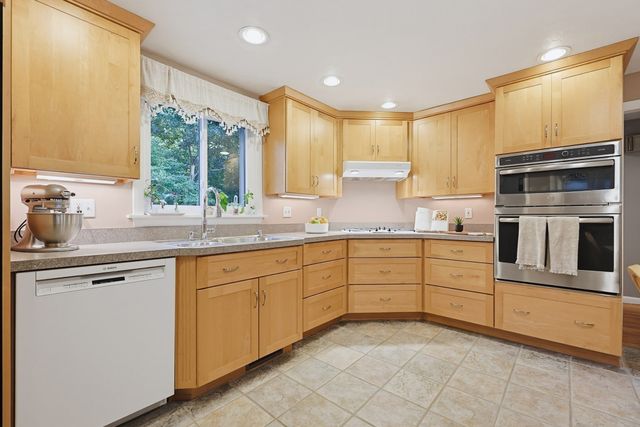 19 Polley Rd, Westford, MA 01886