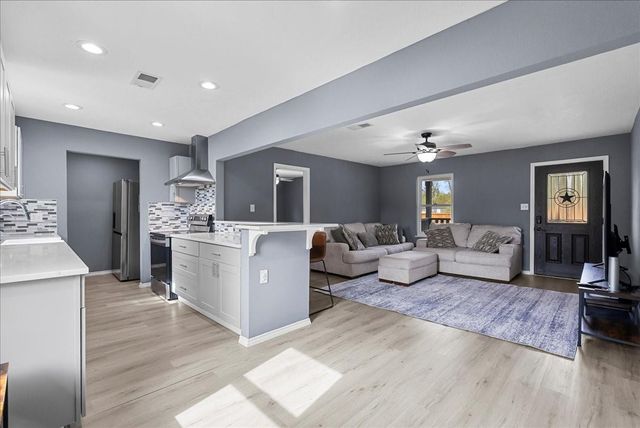 500 County Road 4432, Dayton, TX 77535