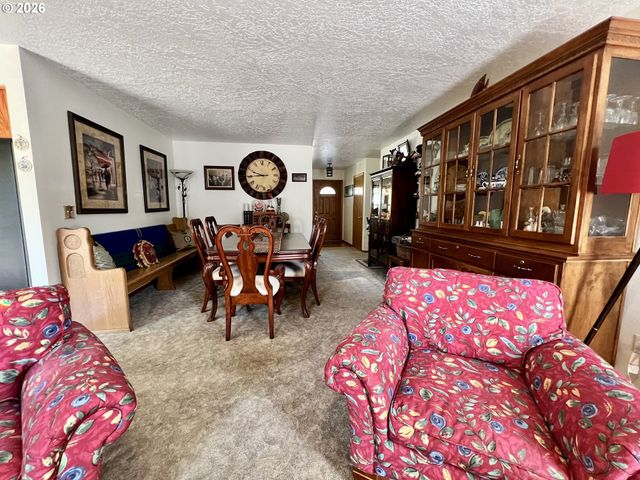 1387 Se EVANS Loop, Troutdale, OR 97060