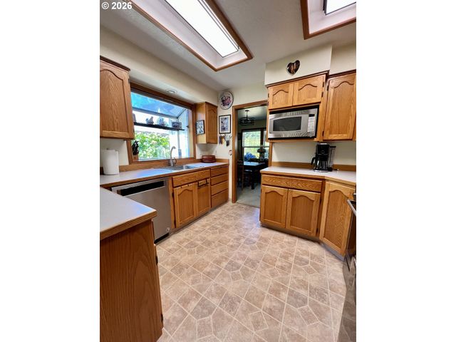 1387 Se EVANS Loop, Troutdale, OR 97060