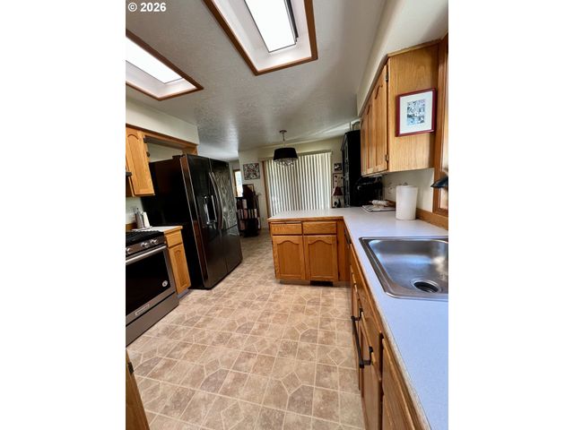 1387 Se EVANS Loop, Troutdale, OR 97060