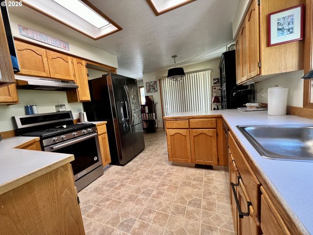1387 Se EVANS Loop, Troutdale, OR 97060