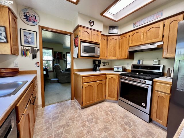 1387 Se EVANS Loop, Troutdale, OR 97060