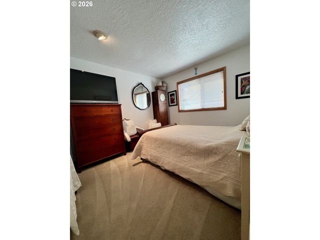 1387 Se EVANS Loop, Troutdale, OR 97060