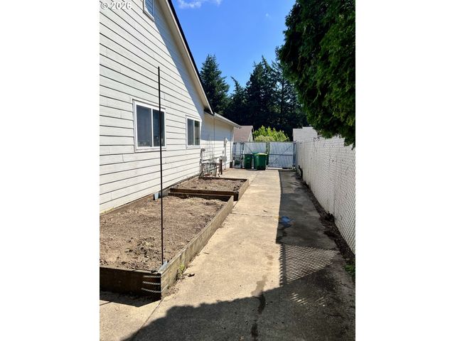 1387 Se EVANS Loop, Troutdale, OR 97060
