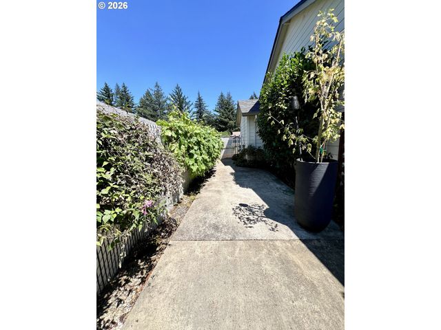 1387 Se EVANS Loop, Troutdale, OR 97060