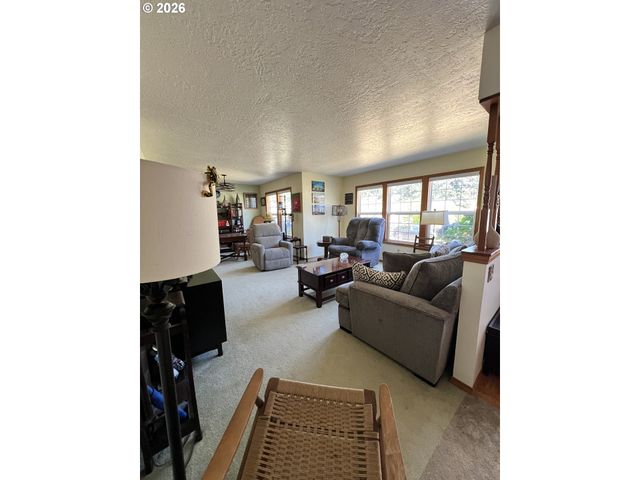 1387 Se EVANS Loop, Troutdale, OR 97060