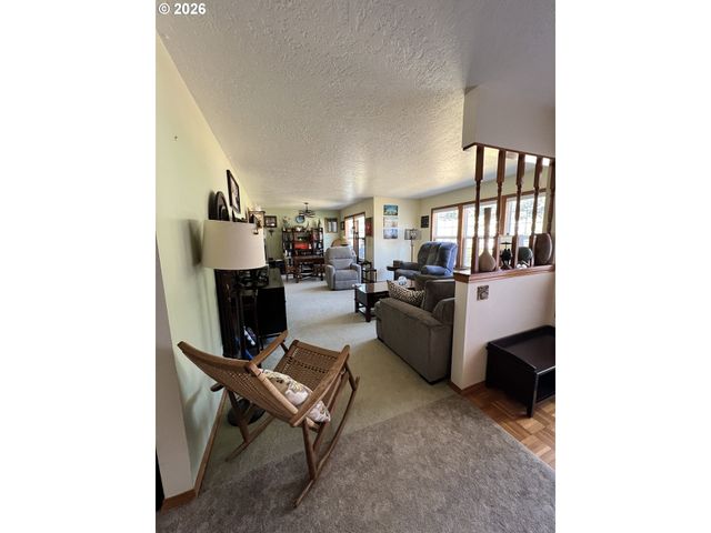 1387 Se EVANS Loop, Troutdale, OR 97060