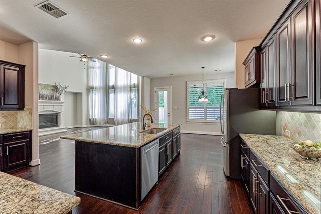 25 Red Moon Place, The Woodlands, TX 77375