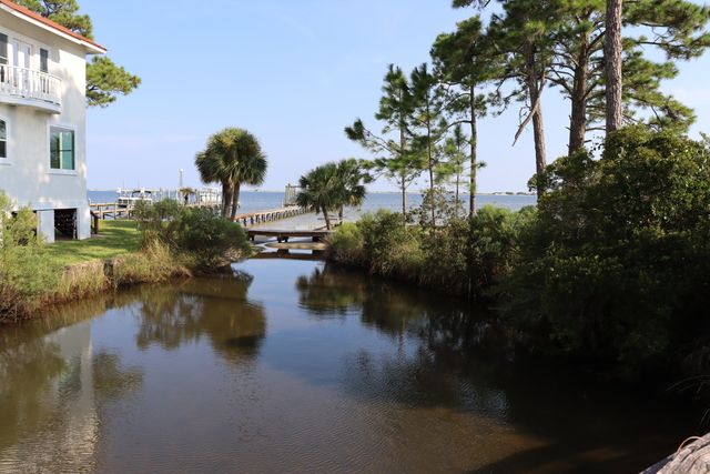 431 Atwater Court, Mary Esther, FL 32569