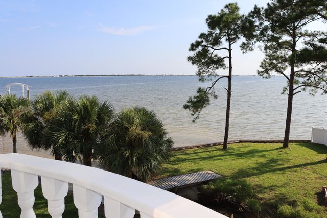 431 Atwater Court, Mary Esther, FL 32569