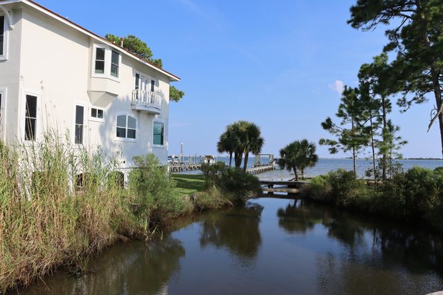 431 Atwater Court, Mary Esther, FL 32569