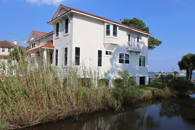 431 Atwater Court, Mary Esther, FL 32569