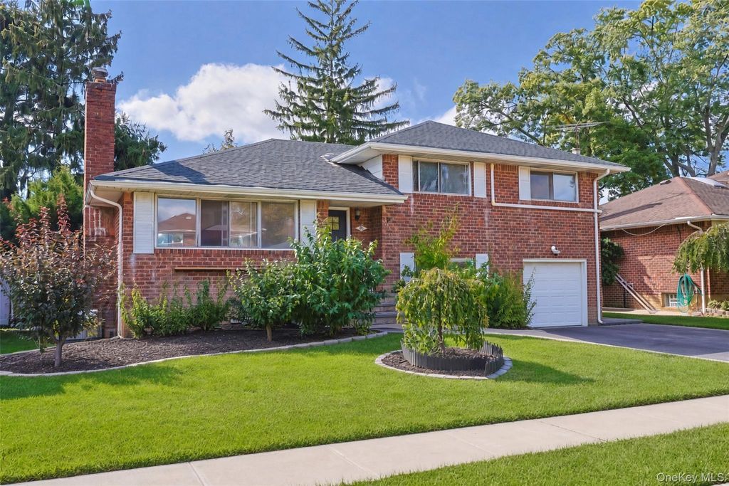 20 Willets Avenue, Syosset, NY 11791 — photo 2