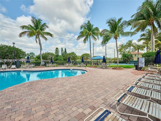 3182 N Greenleaf Circle, Boynton Beach, FL 33426