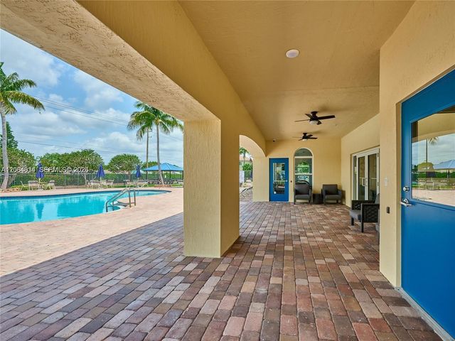 3182 N Greenleaf Circle, Boynton Beach, FL 33426