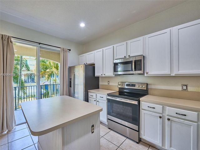 3182 N Greenleaf Circle, Boynton Beach, FL 33426