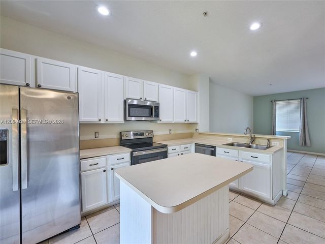 3182 N Greenleaf Circle, Boynton Beach, FL 33426
