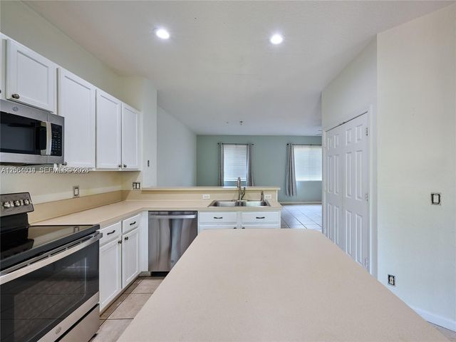 3182 N Greenleaf Circle, Boynton Beach, FL 33426