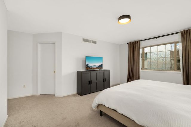 125 Stallion Lane, Circle Pines, MN 55014