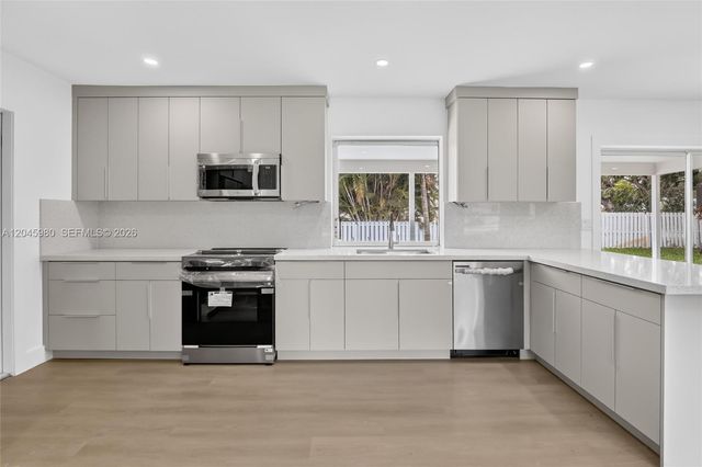 7040 NW 8th Court, Plantation, FL 33317