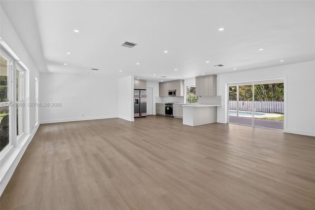 7040 NW 8th Court, Plantation, FL 33317