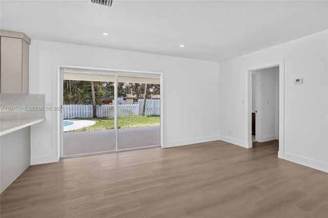 7040 NW 8th Court, Plantation, FL 33317