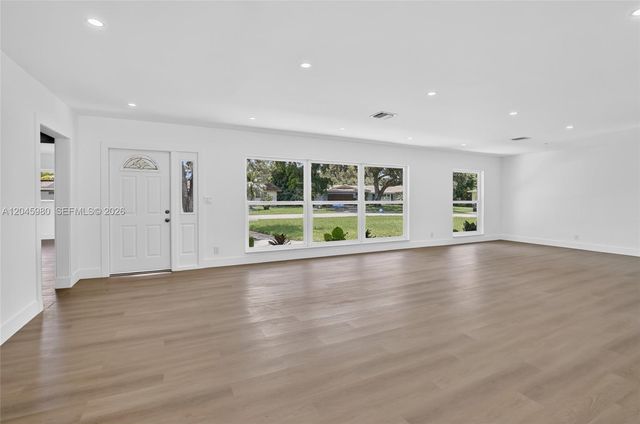 7040 NW 8th Court, Plantation, FL 33317