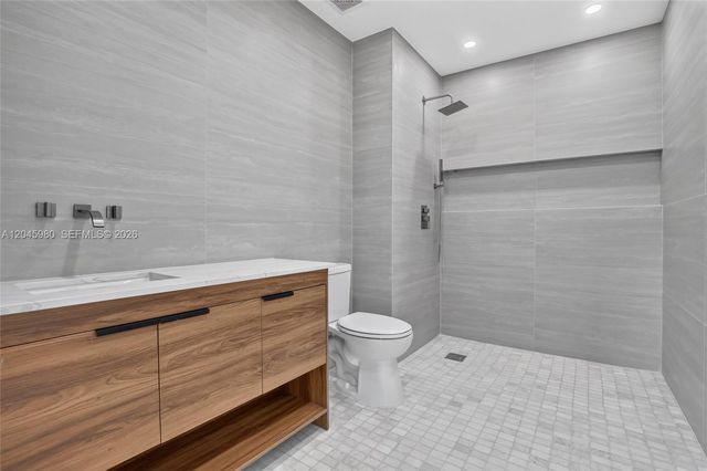7040 NW 8th Court, Plantation, FL 33317