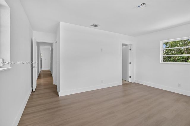 7040 NW 8th Court, Plantation, FL 33317