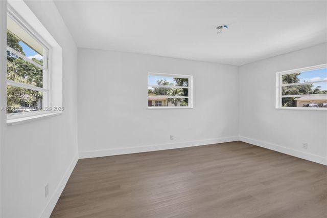 7040 NW 8th Court, Plantation, FL 33317