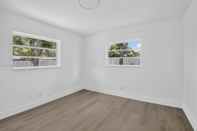7040 NW 8th Court, Plantation, FL 33317