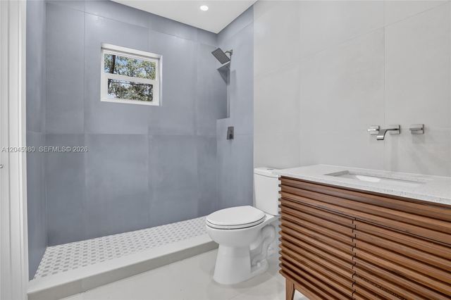 7040 NW 8th Court, Plantation, FL 33317
