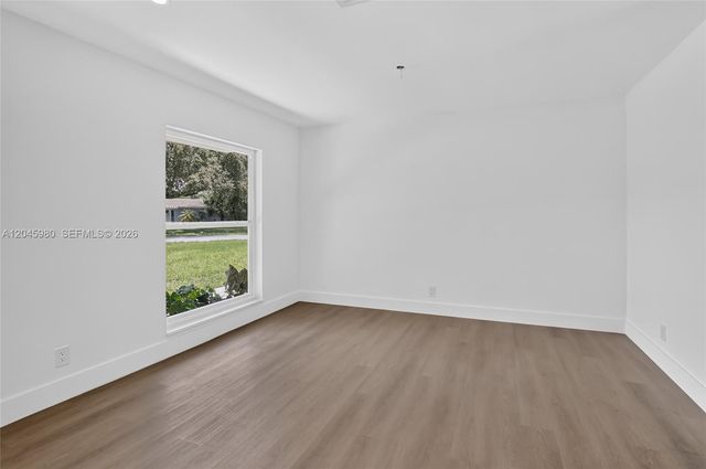 7040 NW 8th Court, Plantation, FL 33317
